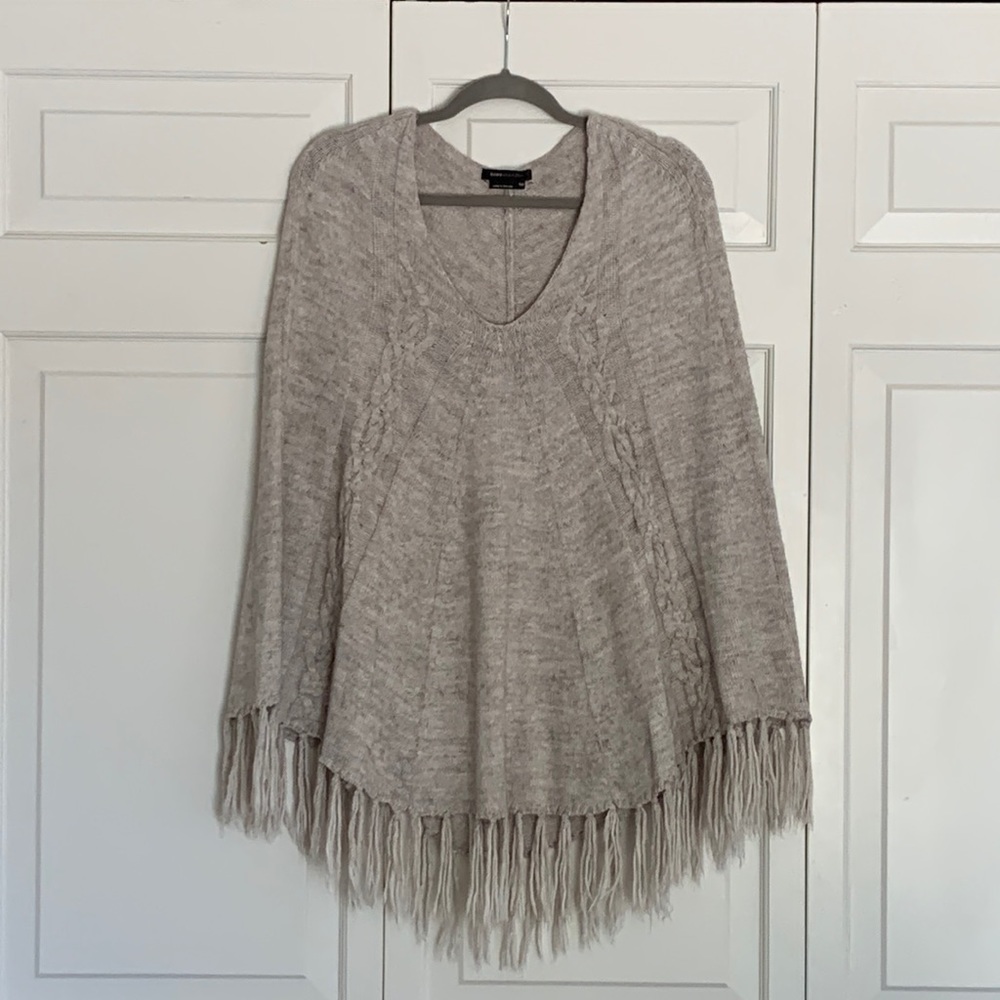EUC BCBGMaxazria Heathered Oatmeal V Neck Fringe Poncho